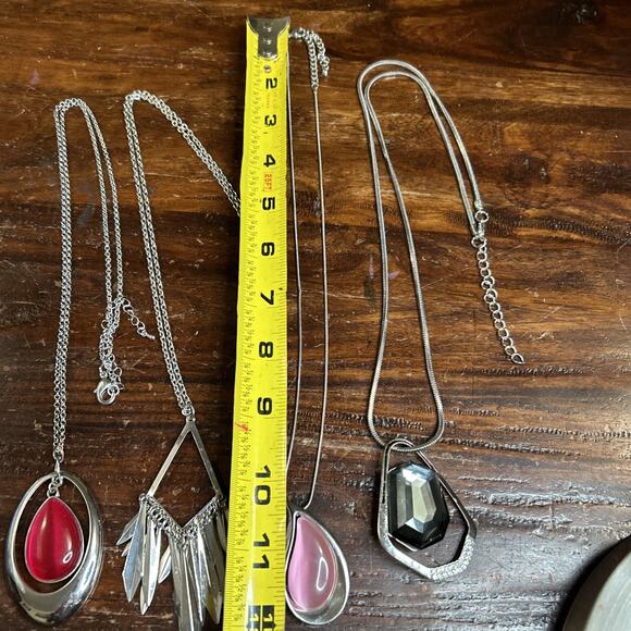 Lot (4) Costume Jewelry Teardrop Rhinestone Necklaces Silver Tone Pink Red Black - Picture 7 of 7
